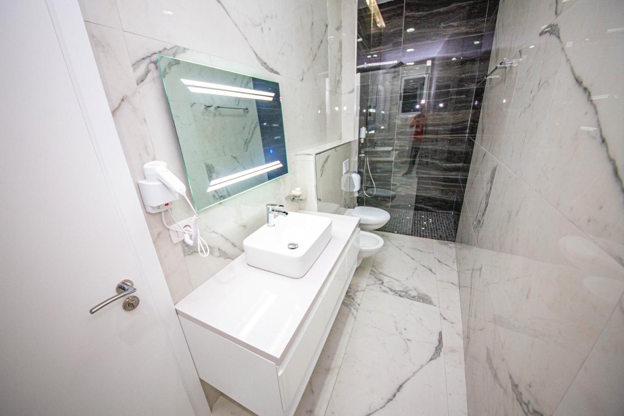 Noan Hotel & Resort Dhermi Ruang foto