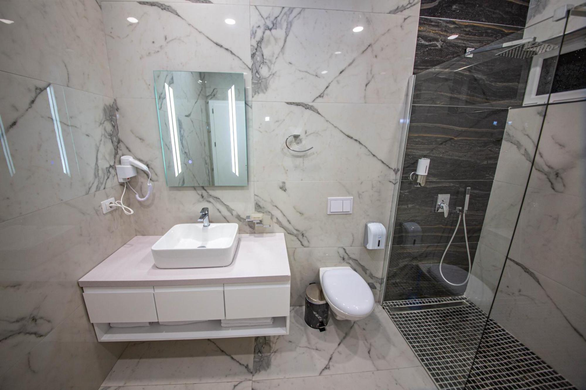 Noan Hotel & Resort Dhermi Ruang foto